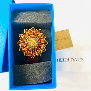 Heidi Daus “A Fabulous Sunflower” Vintage Swarovski Crystals peek-a-boo watch